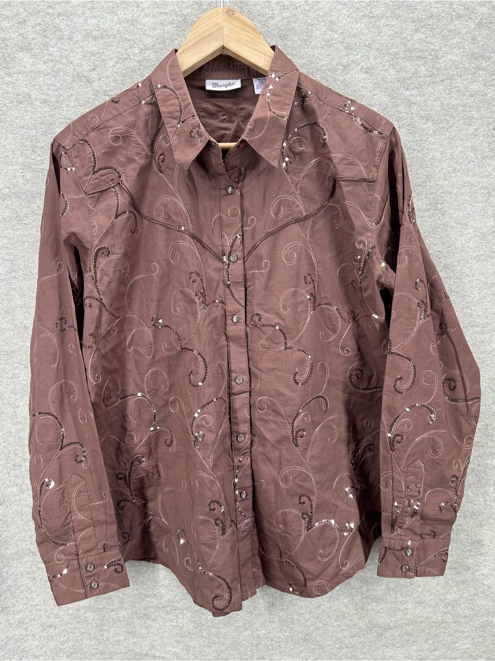 Wrangler embroidered sequin western shirt women’s Sz large brown snap buttons